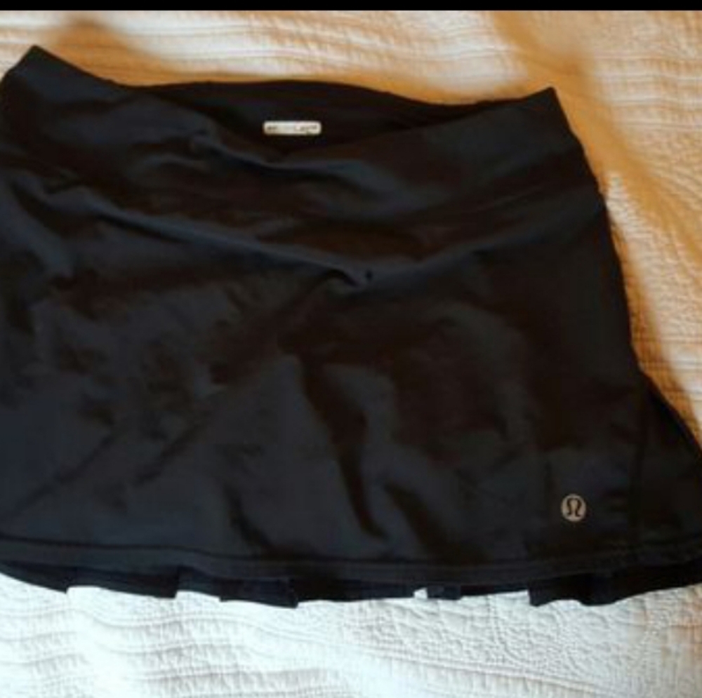 Lululemon black tennis skirt